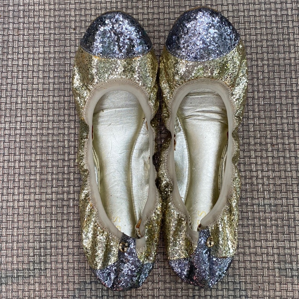 MAKE ANY OFFER! Cutest Guess Classic Ballerina Shoes - 9